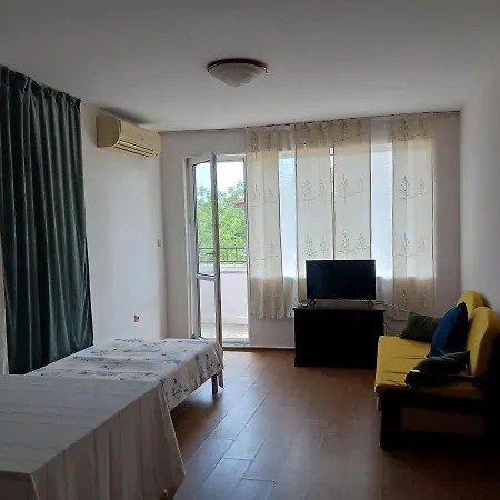 Wild Chery - 2 Bedroom - Economy Апартаменты Варна